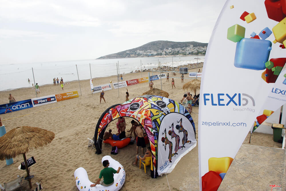 Photo d'un drapeau de plage airkelly avec vu sur la mec