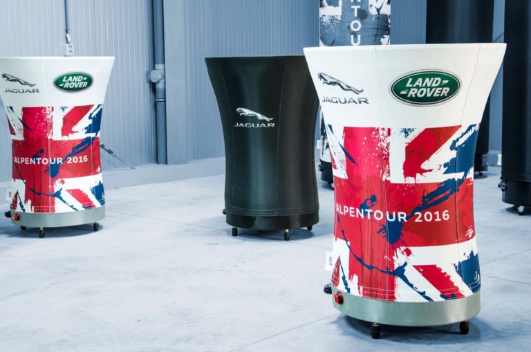 Jaguar / Land Rover - mobilier gonflable - comptoire